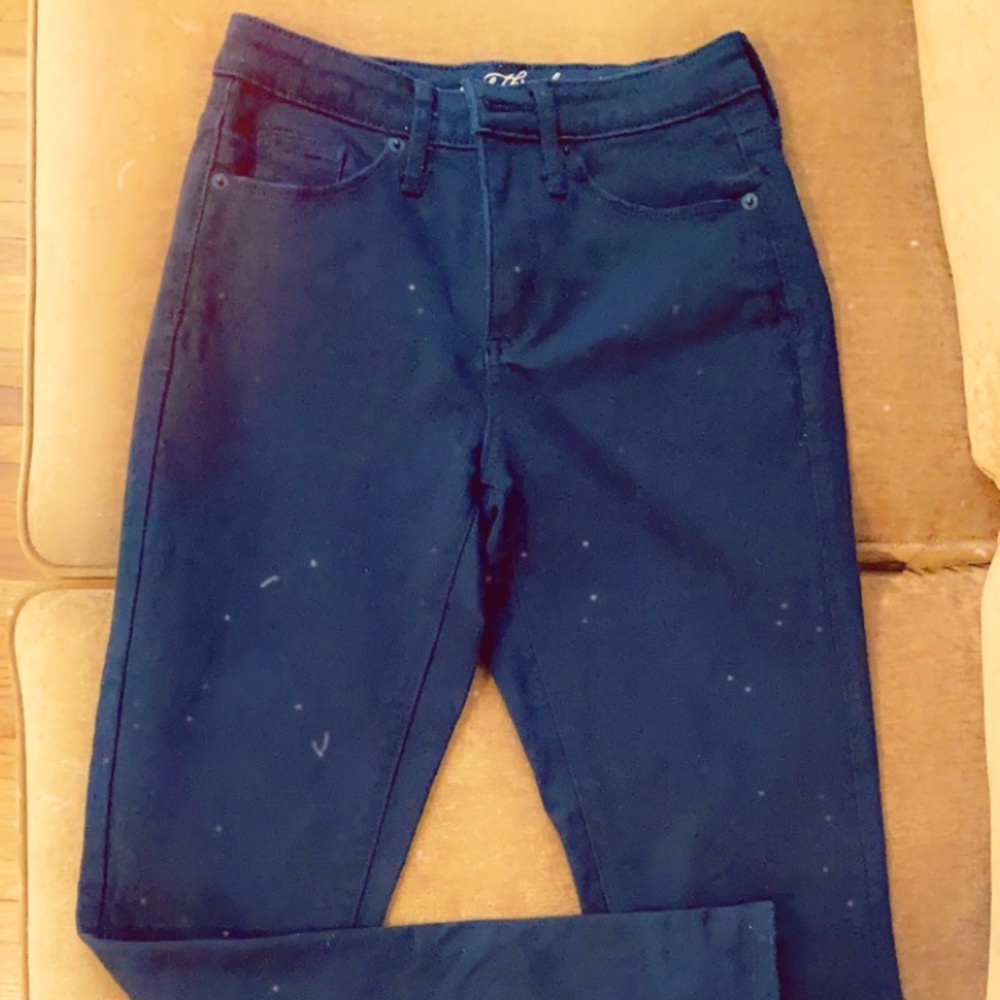 *****Sz 2/26S universal thread jet black high-rise skinny jeans. “Like new”*****
